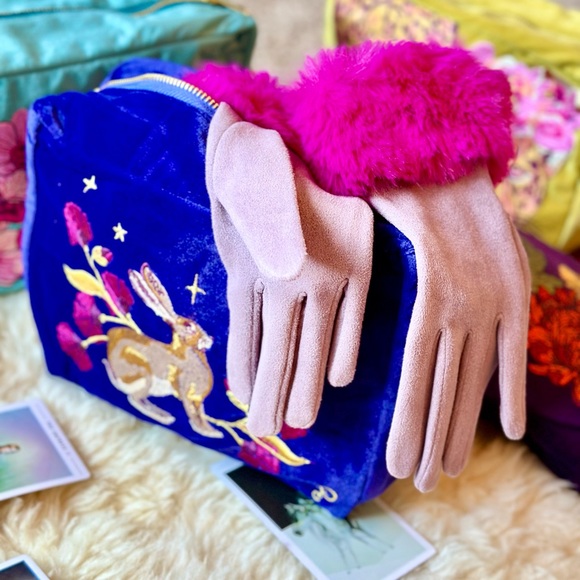 Powder Designs UK Bettina Lilac & Fuchsia Gloves Faux Fur - Picture 10 of 10